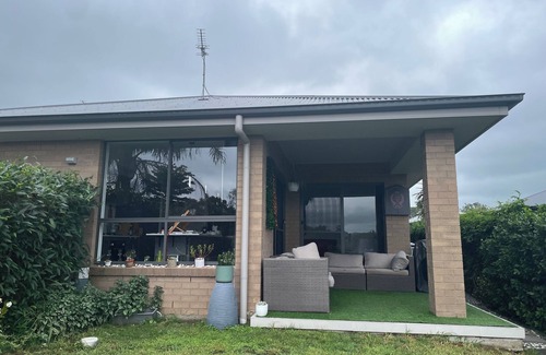 Aberglasslyn House | Two rooms in a stylish new house near the Hunter Valley