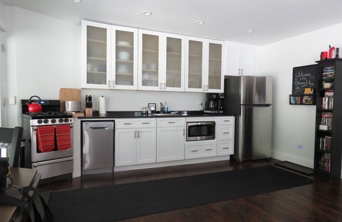 Hillsdale Apartment | Two Rooms with En-Suite in Quiet Woodland