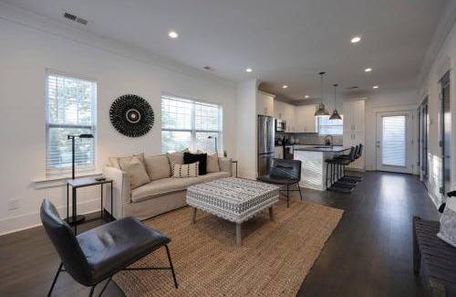 Charlotte Park House | Two Spectacular Homes for Twenty Guests with Outdoor Patio