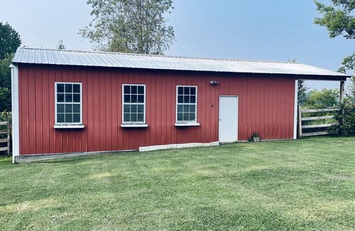 White House House | Two stable barn plus 2.5 acres