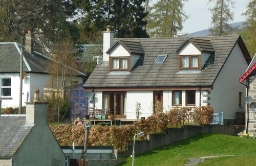 Kingussie House | Two Storey House With Fabulous Mountain Views
