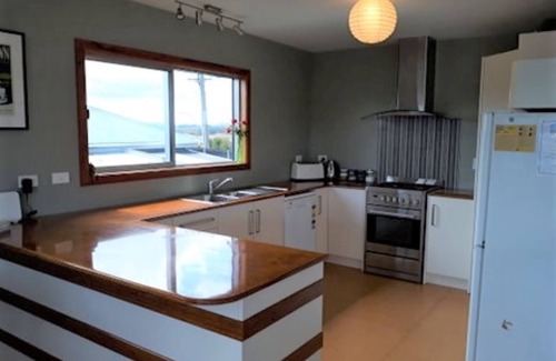 Raglan House | Two Storey with Harbour Views