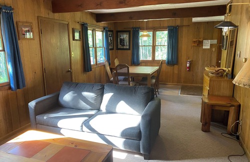 Lyons Cabin | Two story cabin located in Peaceful Valley, close to national parks.