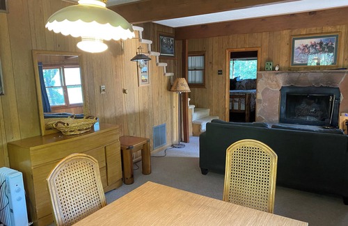 Lyons Cabin | Two story cabin located in Peaceful Valley, close to national parks.