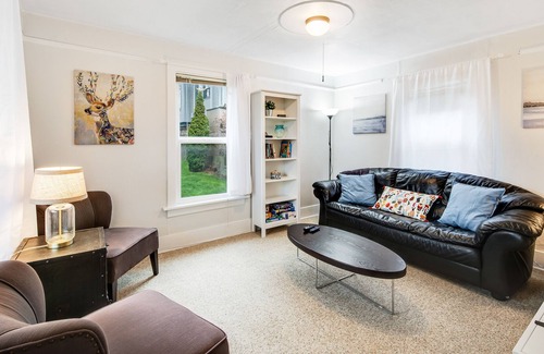 Queen Anne Cottage | Two-Story, Family-Friendly Home near Downtown Seattle w/Free WiFi & Washer/Dryer