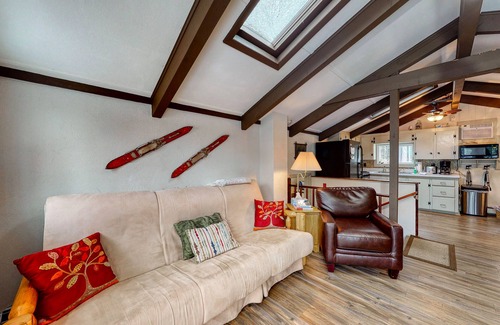 Bartlett House | Two-story home w/guest suite, gas grill, & private washer/dryer - Dogs okay