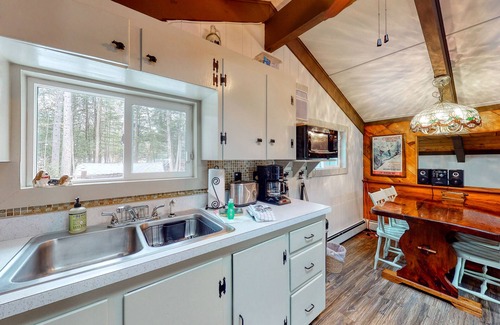 Bartlett House | Two-story home w/guest suite, gas grill, & private washer/dryer - Dogs okay