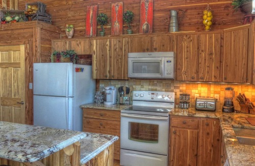Rio Frio Cabin | TWO STORY LUXURY LODGE- GREAT FAMILY GETAWAY