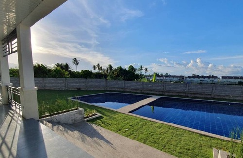 Dumaguete House | Two Story Town House w/ balcony near Dumaguete Airport