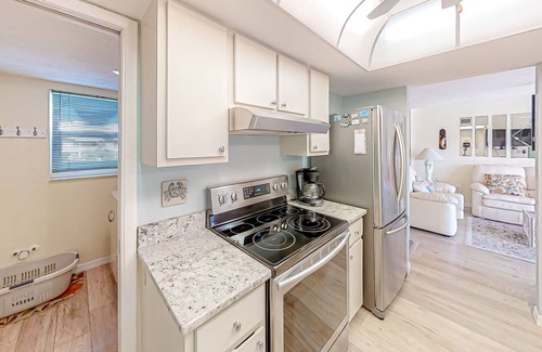 Pine Island Center House | Two-story townhouse with a sunroom, heated pool, hot tub, & tennis courts