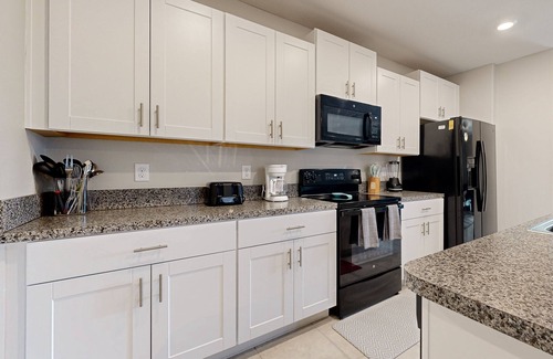 Sun City Center House | Two-story waterfront retreat with a full kitchen, central AC, & washer/dryer