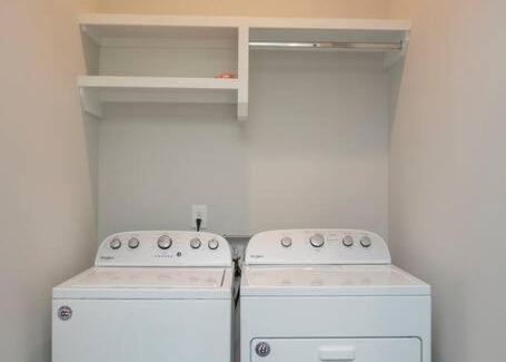 Nashville House | Two Townhome Combo w Parking 12 min to DT