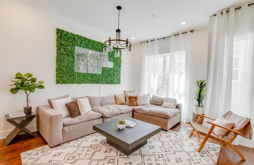 Hillsboro West End Apartment | Two Townhomes – Rooftop Patios – Hillsboro Village