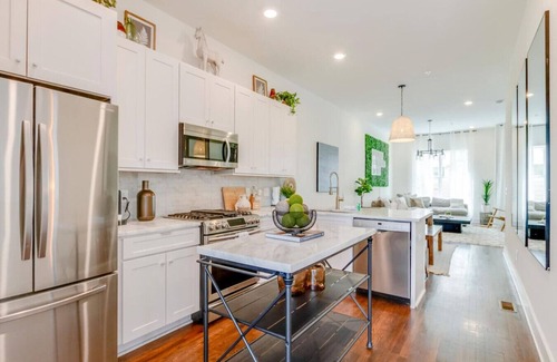 Hillsboro West End Apartment | Two Townhomes – Rooftop Patios – Hillsboro Village