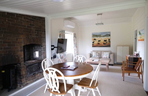 Armidale Apartment | Twodogfolly at Dangarsleigh, Cottage at Dangarsleigh