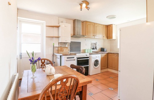 Warden House | TWYNHOLM, pet friendly, character holiday cottage in Warden