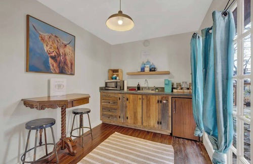 Fredericksburg House | TX 2-Step Guesthouse:Pet Friendly-3Min to Downtown