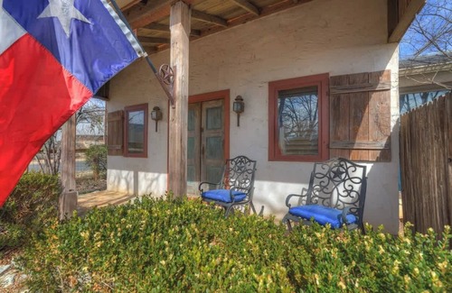 Fredericksburg House | TX 2-Step Guesthouse:Pet Friendly-3Min to Downtown