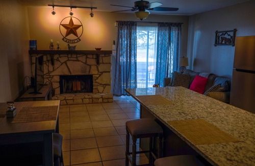 Canyon Lake Condo | TX Canyon Lake Condo w Great View, Pool, Boat & Trailer Parking