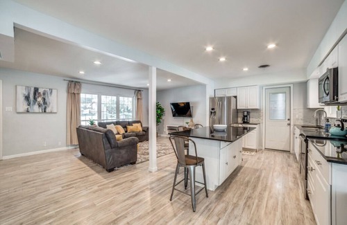 Shearer Hills - Ridgeview House | TX Family getaway by downtown,6 flags,3.5 miles to airport