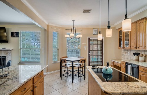 Grand Prairie House | TX Oasis! WfallPool! Grill! Theatre! EV/240, GP,5