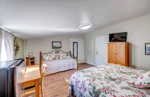 Fredericksburg Bed & Breakfast | TX Wildlife Suite in charming Frederickburg, Tx. by all the great wineries