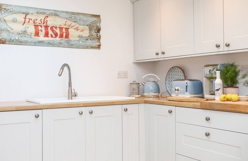Ty Croes Cottage | TY AR BEN BRYN, pet friendly, character holiday cottage in Rhosneigr