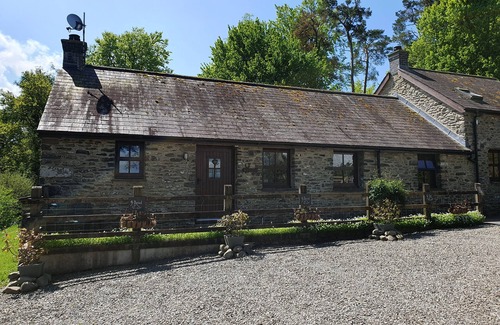 Llangybi House | TY BARCUD, pet friendly, character holiday cottage in