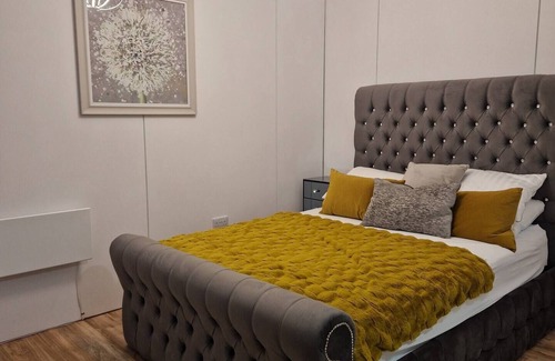 Cowbridge Cabin | Ty Branwen Lodge