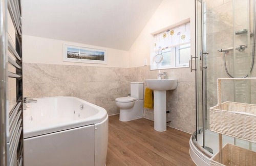 Llanrwst Cottage | Ty Canol Pont y Garth