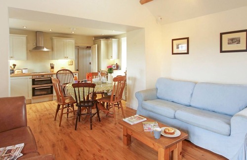 Bodffordd Cottage | TY CAPEL BRYNTWROG, pet friendly, with open fire in Bryntwrog