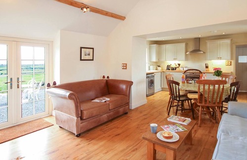 Bodffordd Cottage | TY CAPEL BRYNTWROG, pet friendly, with open fire in Bryntwrog