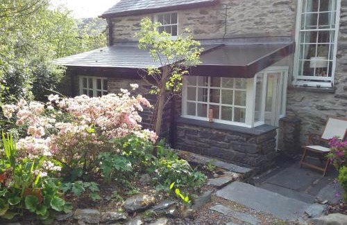 Dolwyddelan House | Ty Capel Isa