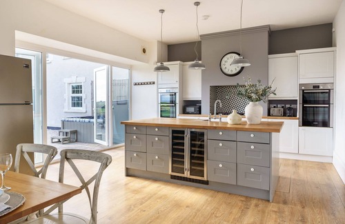 Llanerchymedd Other | Tŷ Carmel - Carmel House has breathtaking mountain views, hot tub & wood burner!
