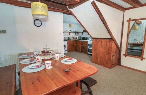 Llanybydder Cottage | TY CEFFYLAU, pet friendly, character holiday cottage in Llanybydder