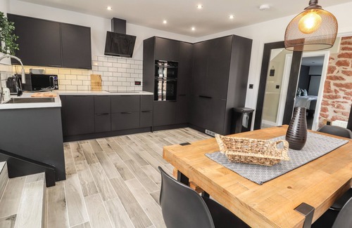 Ruthin Cottage | TY COCH, family friendly, character holiday cottage in Ruthin
