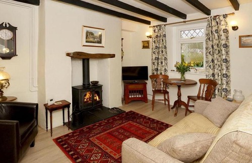 Henryd House | Ty Doli Cottage, rural location just outside Conwy town