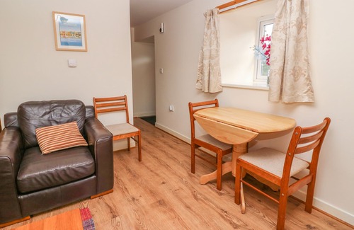 Pencader Cottage | TY FFERM, family friendly, with a garden in Llanllwni