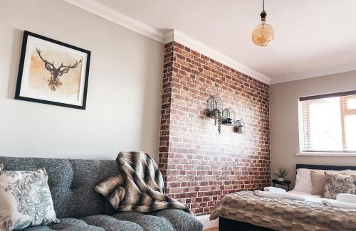 Rumney House | Ty-Fry House, by Solace Stays