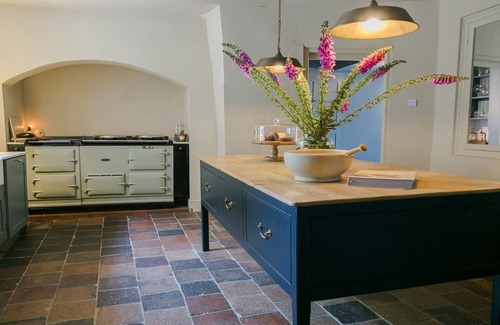 Pentraeth Cottage | Ty Fry Manor - a manor that sleeps 12 guests in 6 bedrooms