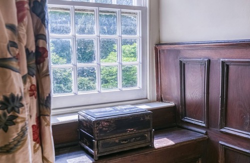 Pentraeth Cottage | Ty Fry Manor - a manor that sleeps 12 guests in 6 bedrooms