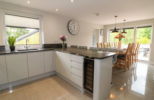 Matlock House | TY GAMBO, family friendly, character holiday cottage in Matlock