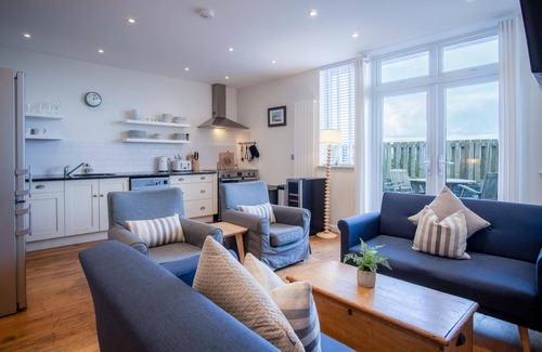 Oxwich Apartment | Ty Gwawr - 3 Bedroom Apt - Bayview Oxwich