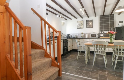 Llanfaethlu Cottage | TY GWENNOL, pet friendly, with hot tub in Llanfaethlu