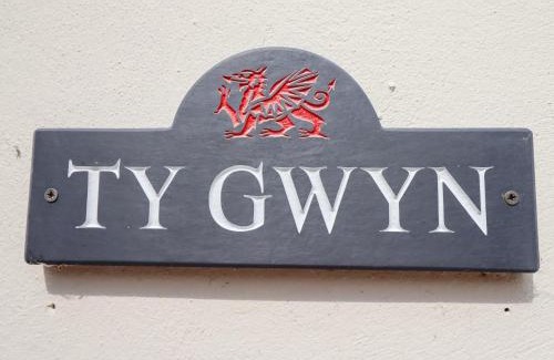 Cwmtirmynach House | Ty Gwyn