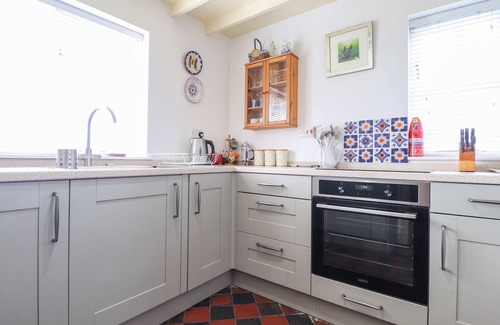 Goodwick Cottage | TY GWYN, pet friendly, character holiday cottage in Goodwick
