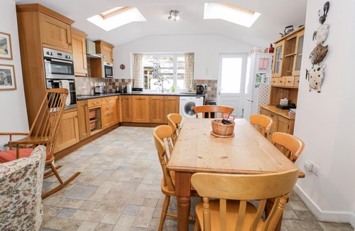 Tanygrisiau Cottage | TY GWYNN, pet friendly, character holiday cottage in Tanygrisiau