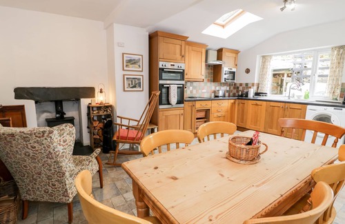 Tanygrisiau Cottage | TY GWYNN, pet friendly, character holiday cottage in Tanygrisiau