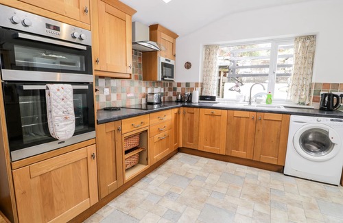 Tanygrisiau Cottage | TY GWYNN, pet friendly, character holiday cottage in Tanygrisiau