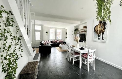 Barry House | Ty Hapus
